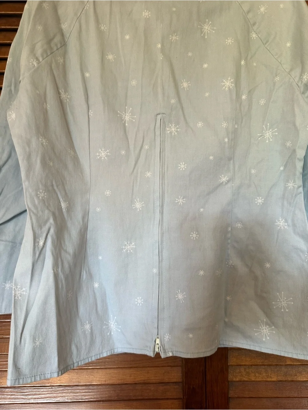 Pinup Couture Rare Lauren Blouse in light blue and white snowflake size 2X - Picture 6 of 9